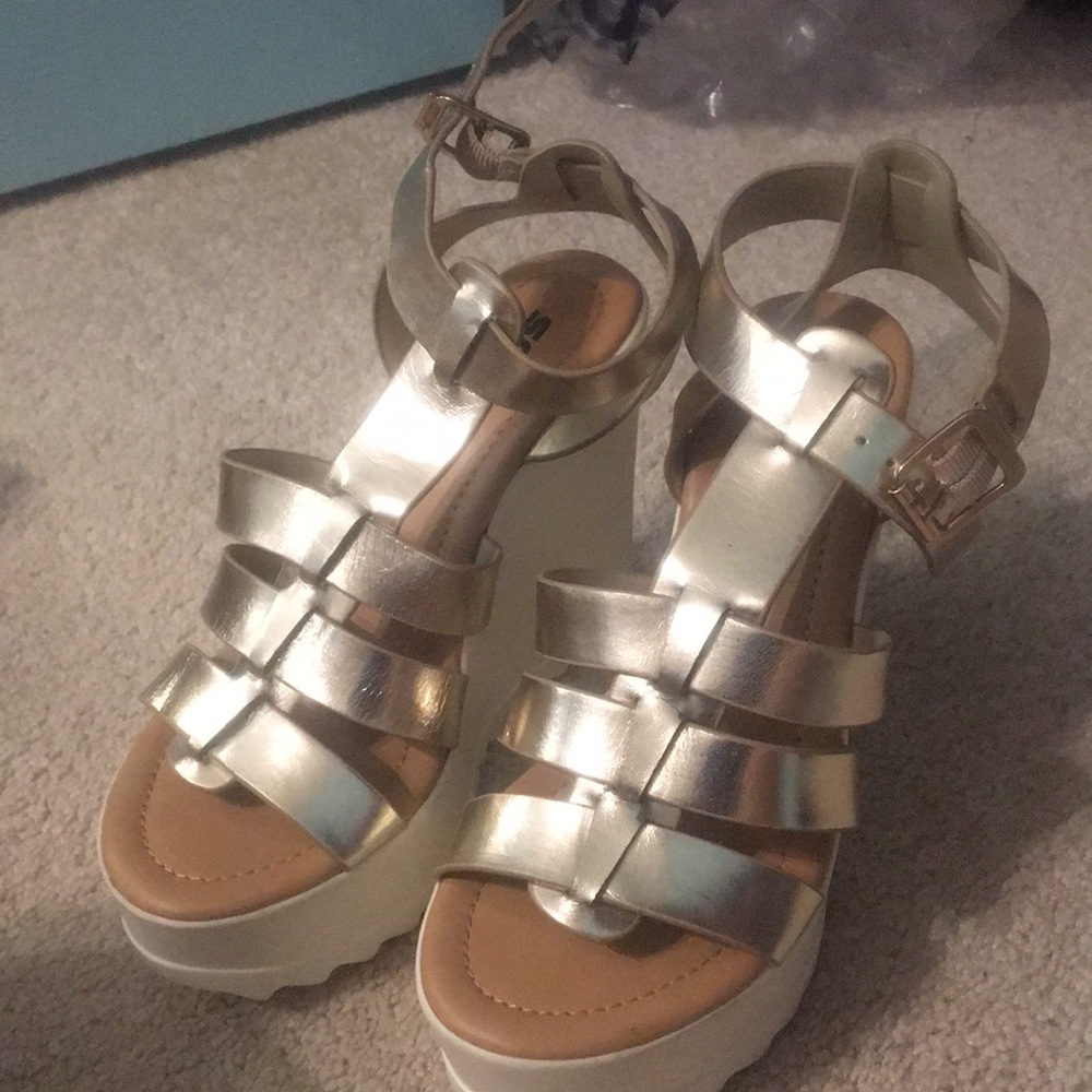 Gold platform wedge